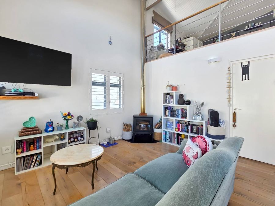 2 Bedroom Property for Sale in Vredehoek Western Cape